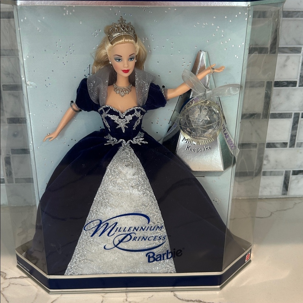 Barbie Millennium Princess - Picture 4 of 8